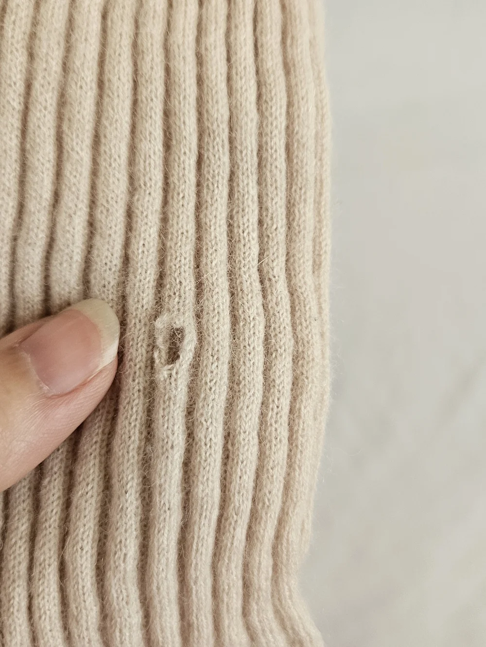 Reiss Ribbed V-Neck Sweater Womens L Beige Wool Alpaca Blend Minimalist Office